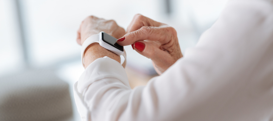 équipements de téléassistance pour personnes âgées