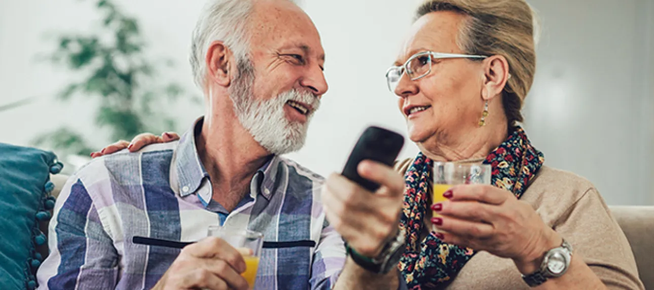 Seniors devant leur TV
