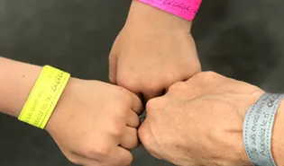 Le bracelet "pas de panique", pour les grands-parents