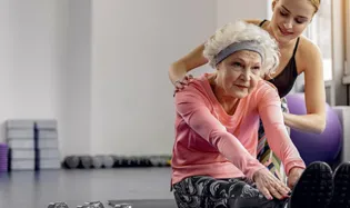 Aux Pays-Bas, les seniors apprennent à tomber