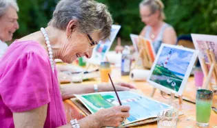 Activité dans une maison des seniors