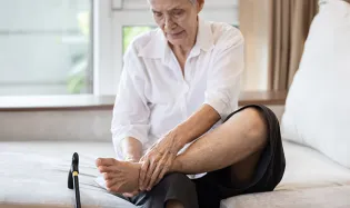 chevilles enflées personnes agées