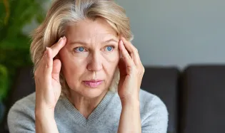 hallucinations visuelles personnes agées