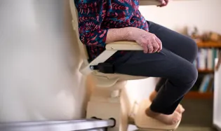 monte escalier credit impot senior