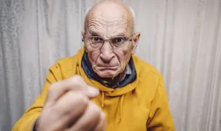 mechancete personnes agees 