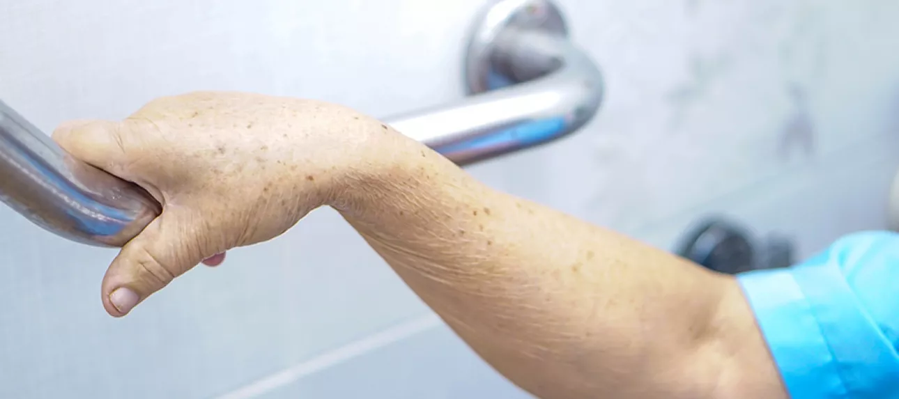 Senior salle de bain