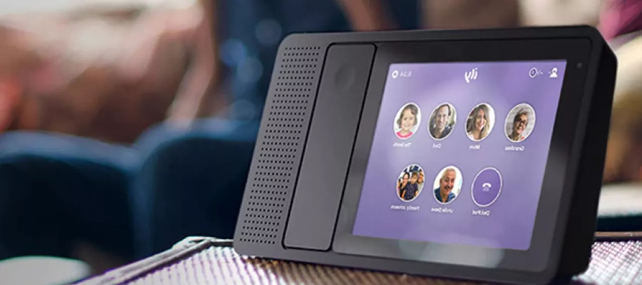 Ily : un téléphone hybride pour personnes âgées