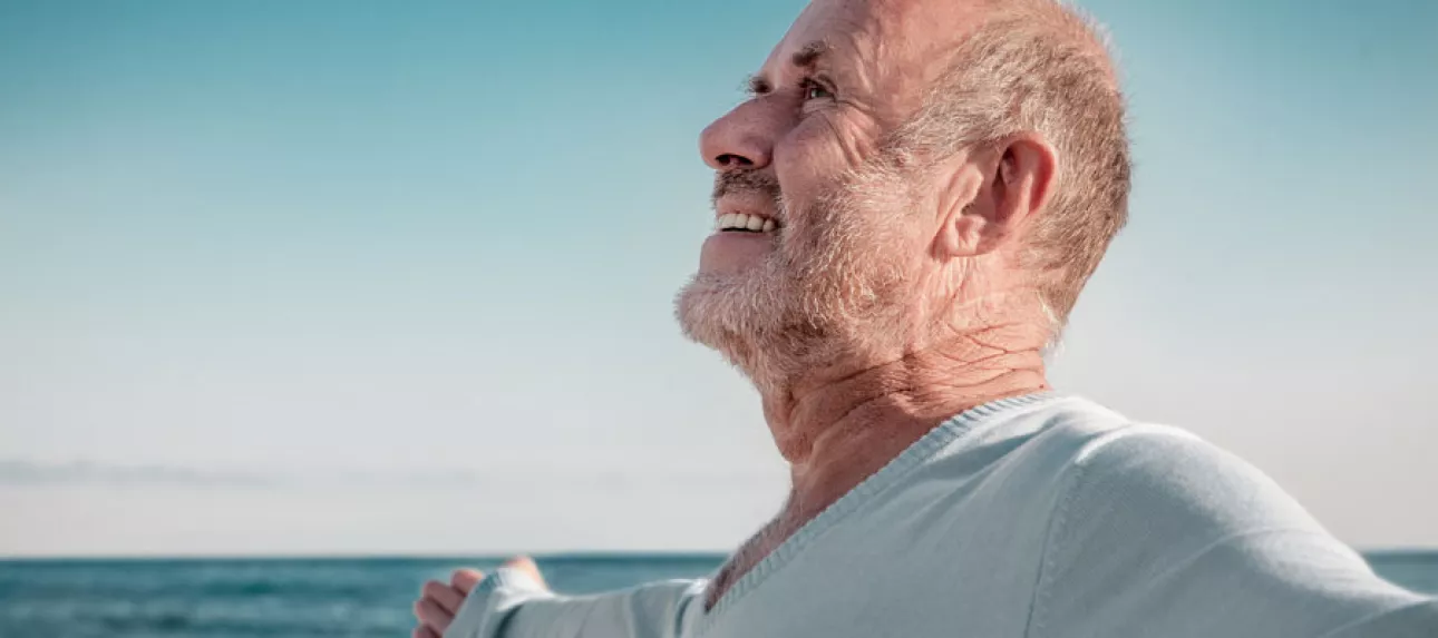 Senior heureux à la retraite