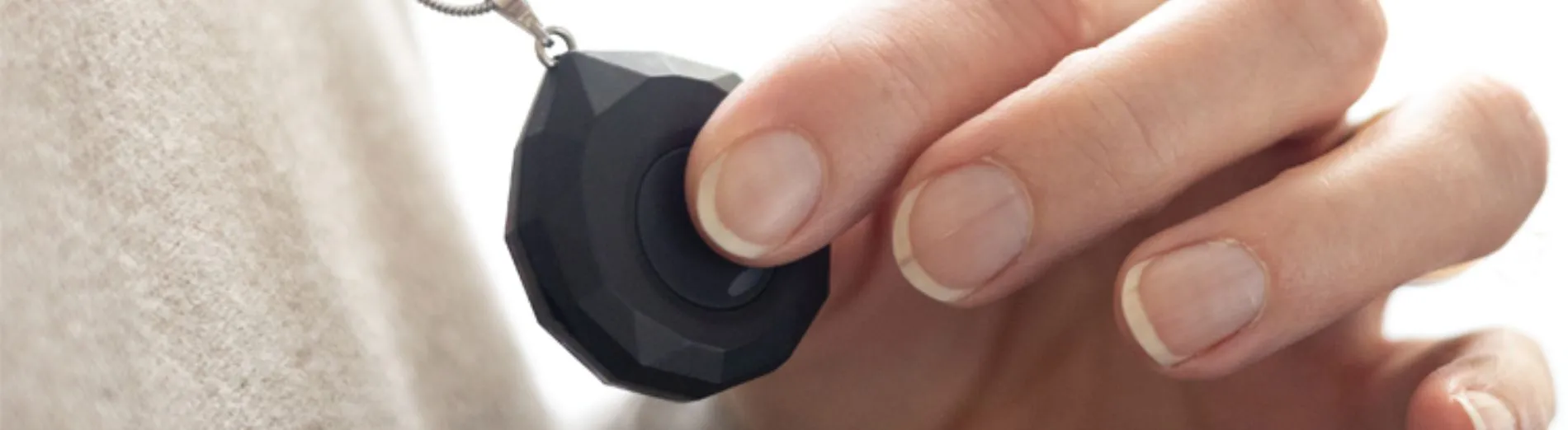 bouton appel urgence personnes agees